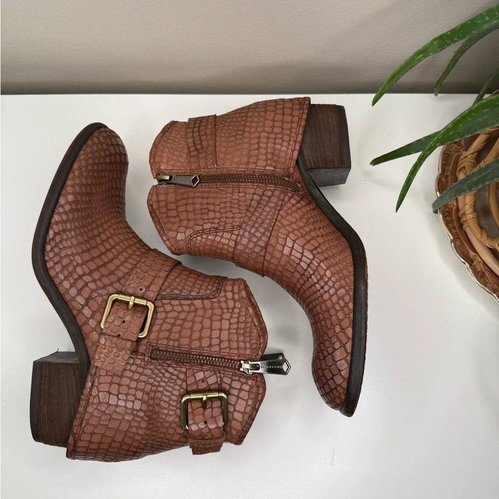 Donald J Pliner Dalis Western Couture Ankle Boots Snakeskin Embossed Leather 8M - Picture 8 of 10